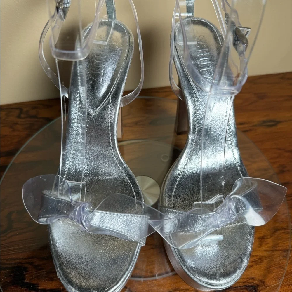 Schutz Elyda Platform Sandal - Prata / transparent - size 6.5